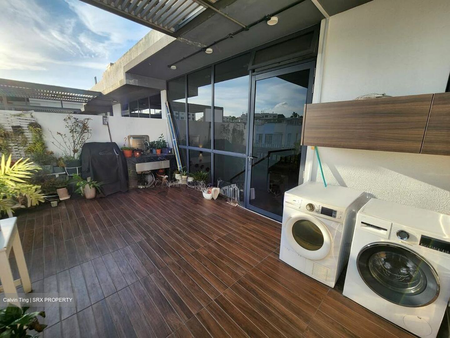 Sunrise Avenue (D28), Terrace #495990001